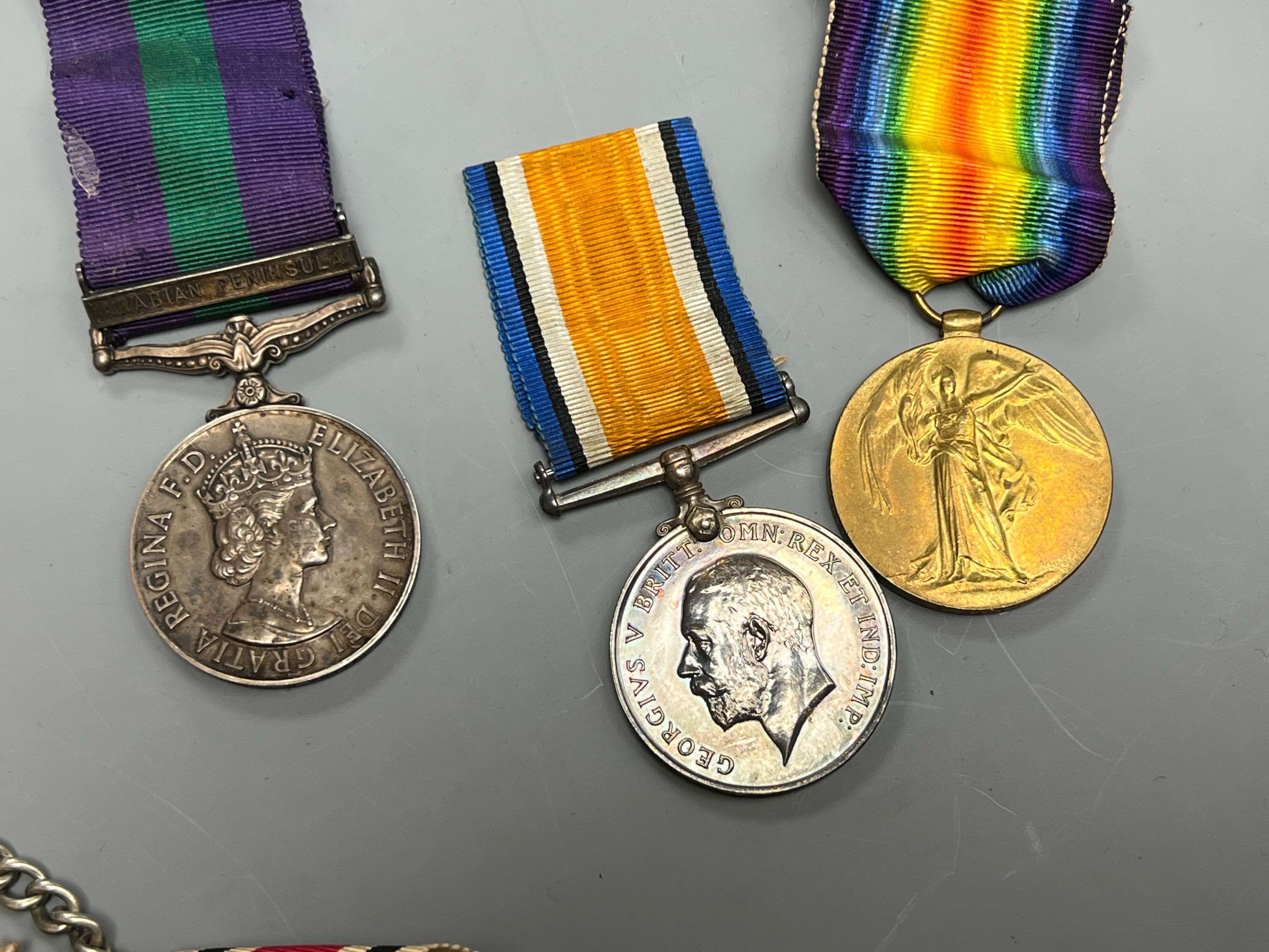 A QEII GSM with Arabian Peninsula clasp, WWI ARP group and WWI pair